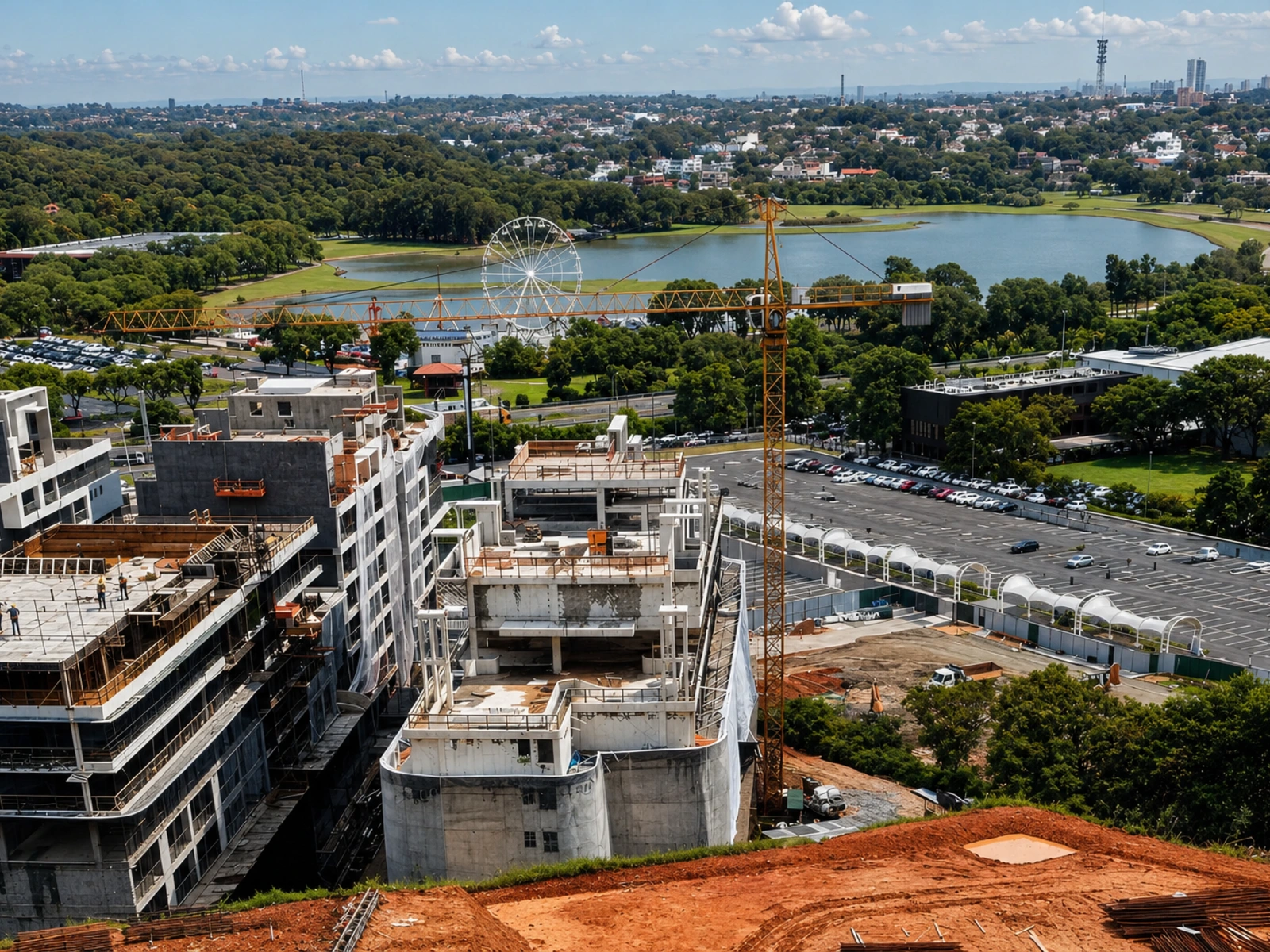 Obra Reserva Barigui com o parque, o lago e a roda-gigante ao fundo